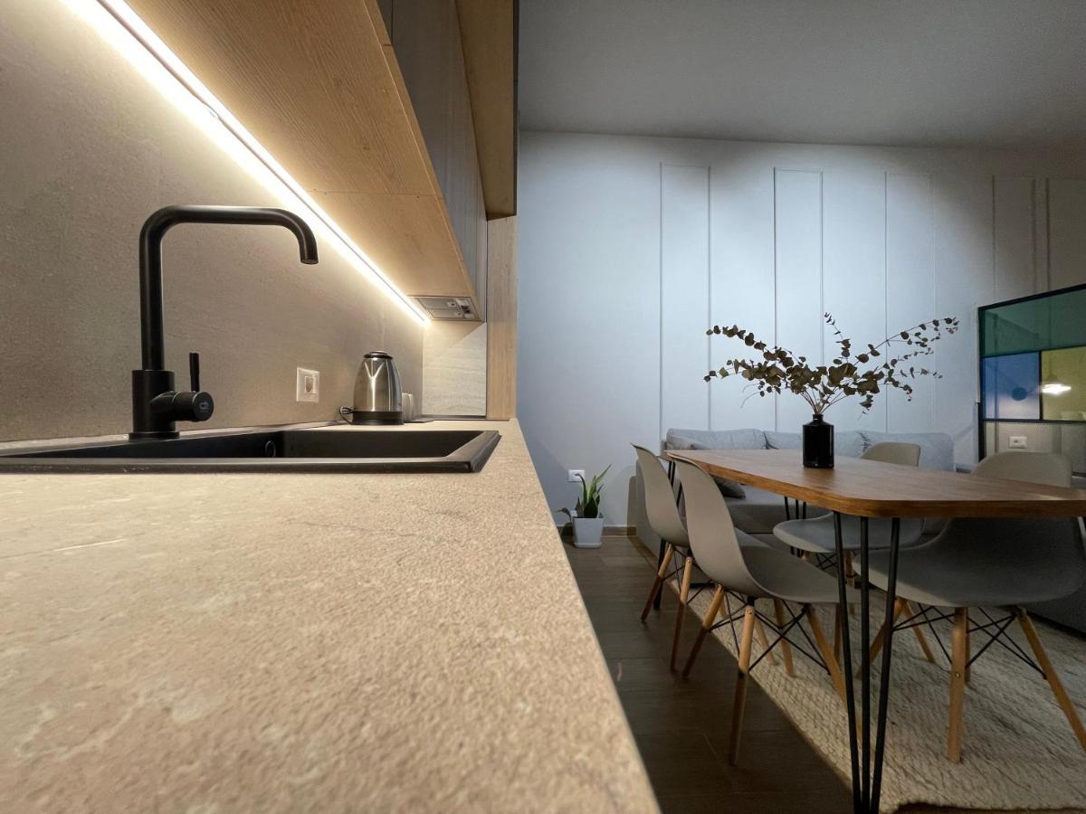Square 21 Apartments Tirana Bagian luar foto