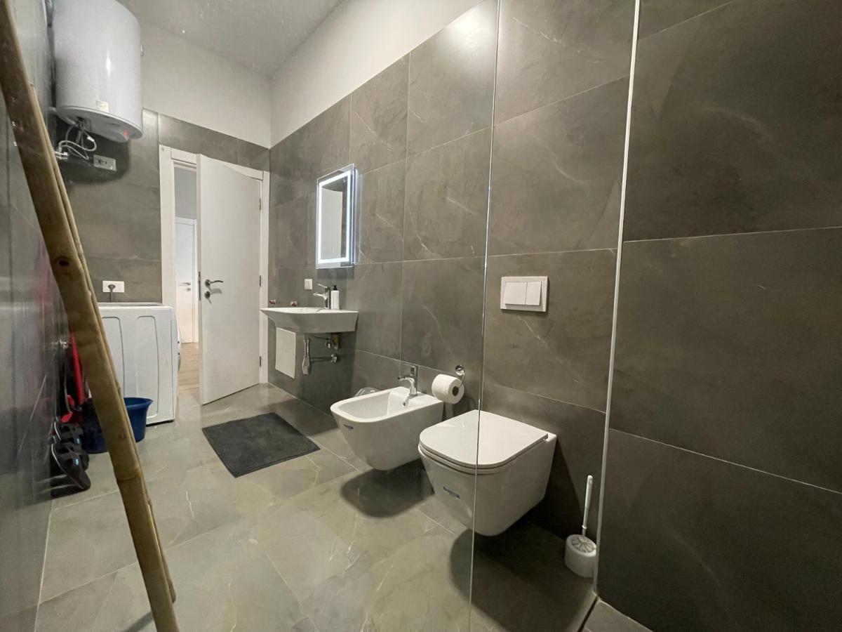 Square 21 Apartments Tirana Bagian luar foto