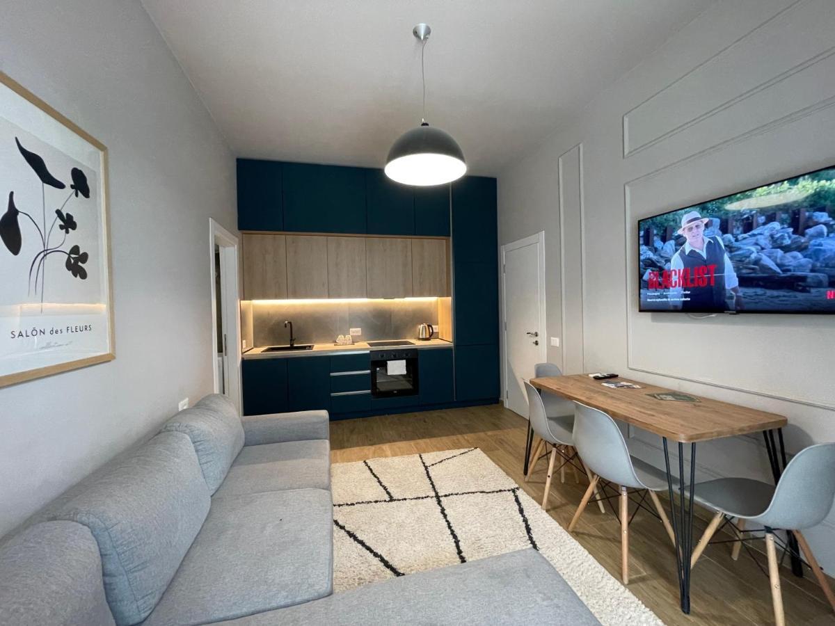 Square 21 Apartments Tirana Bagian luar foto